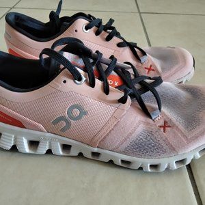 Women's ON Cloud X/3 Running Shoe Size 6